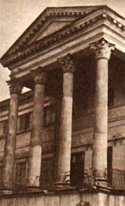 M. Chatskiy's Palace, colonnade with the central portico